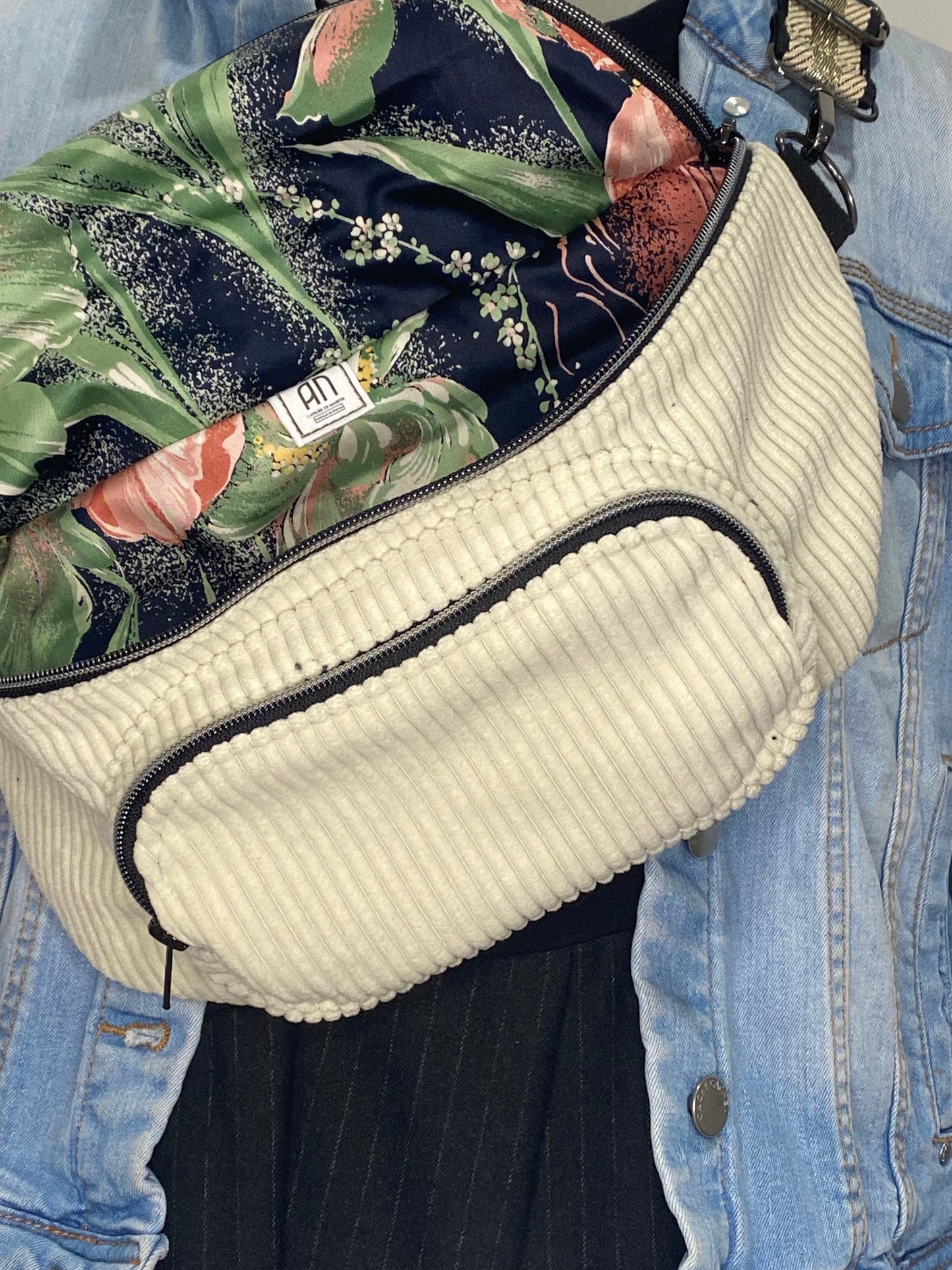 Sac banane avec poche avant