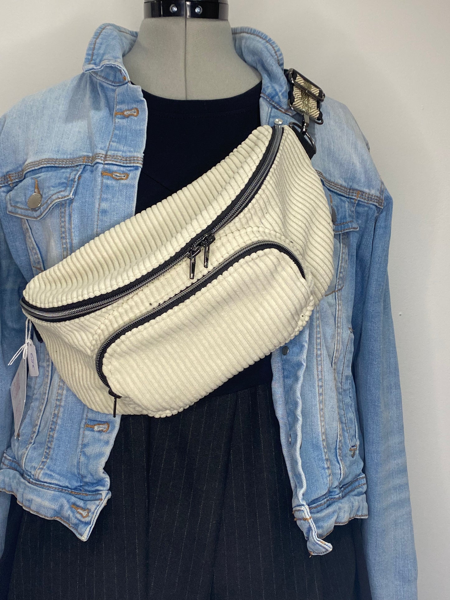 Sac banane avec poche avant