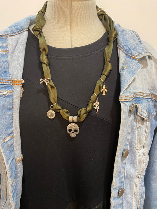 Collier en tissu soie